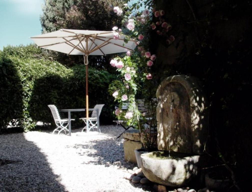 Montaren-et-Saint-Médiers Monte Arena Bed & Breakfast エクステリア 写真